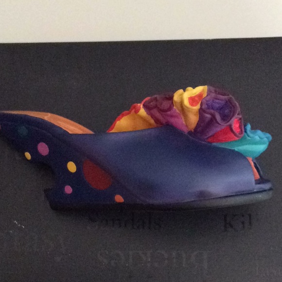 Just The Right Shoe Figurine - Picture 3 of 4